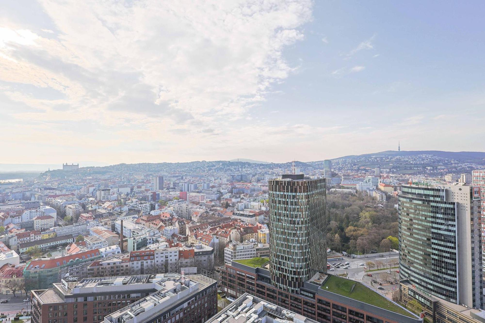 Skypark Tower 3- Free Parking And Views Apartmán